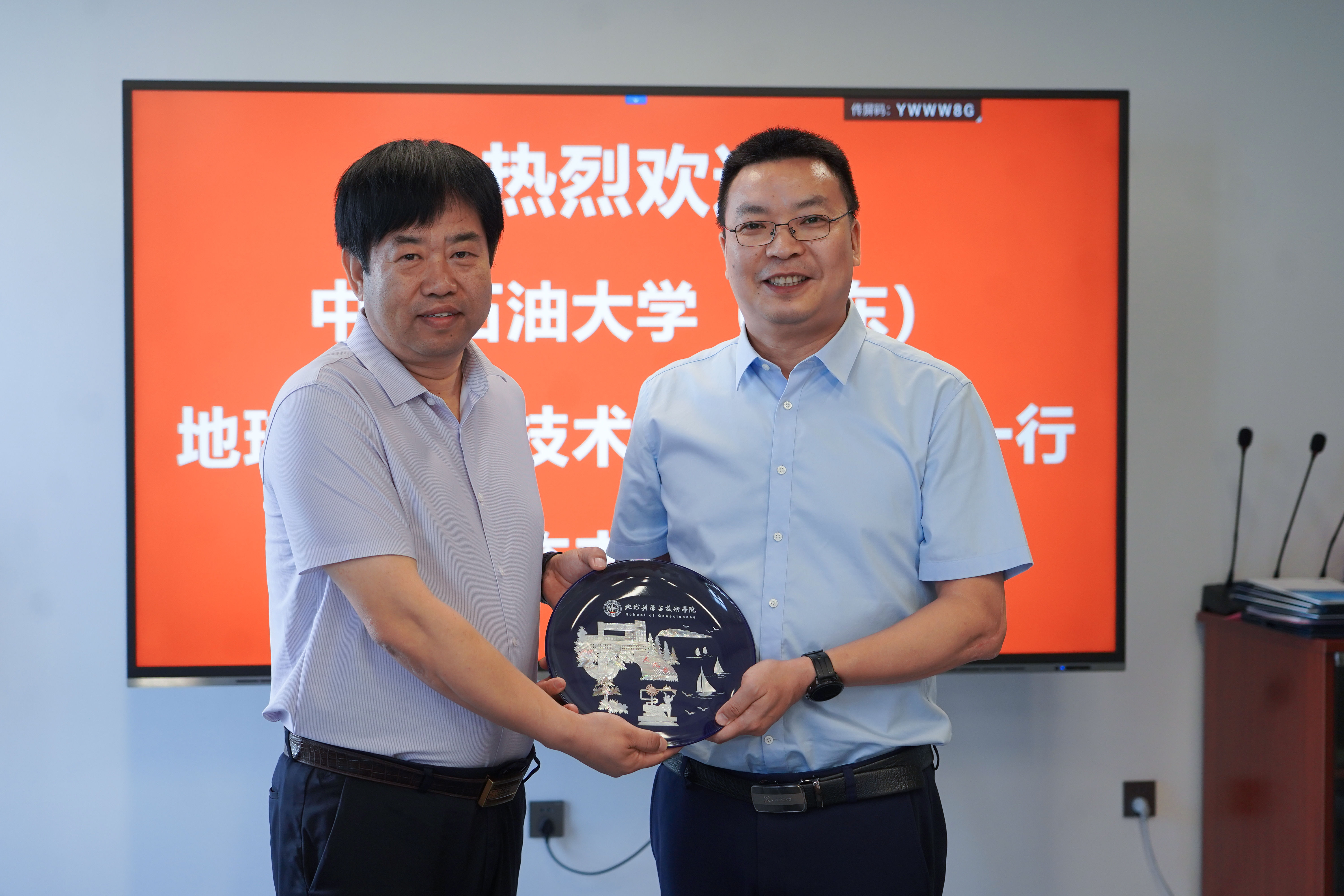 携手共创，，，，，，，，互融相助——CQ9·电子官方网站丰禾与中国石油大学（华东）签署产学研及校企党建共建相助协议(图3)