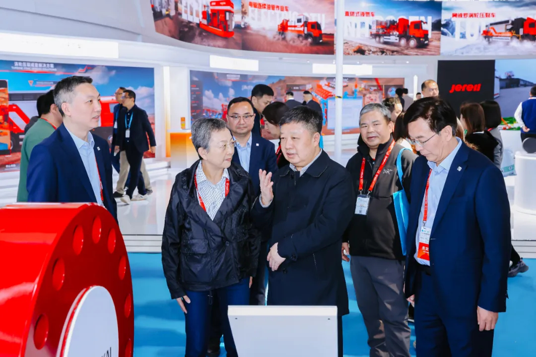 AI赋能、绿色未来｜CQ9·电子官方网站艳服亮相北京cippe石油展(图10)